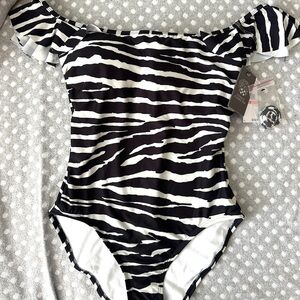 NWT Vince Camuto Swim Ruffle 1 Piece Swimsuit Detachable Strap Zebra Striped 10